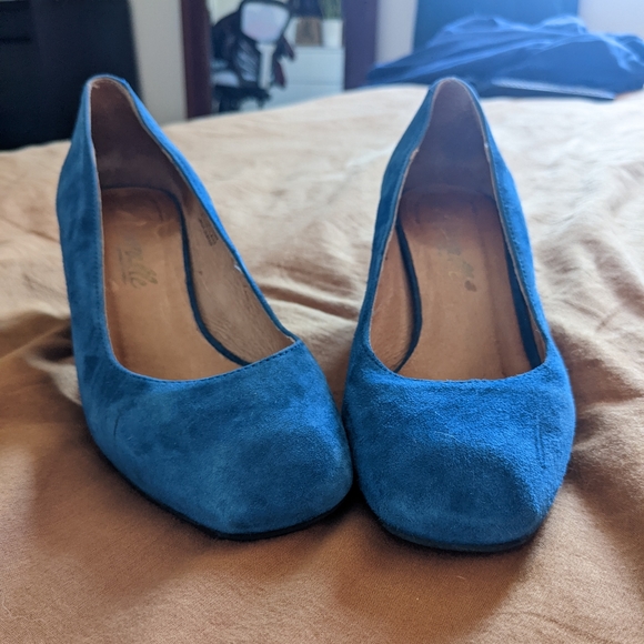 L'INTERVALLE blue suede heels - Picture 1 of 5